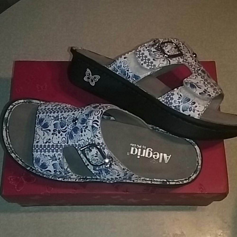 Alegria Peggy style sandals